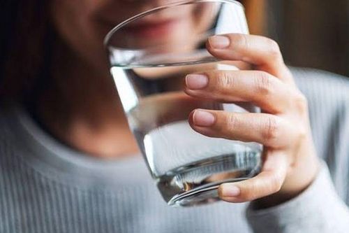 Không phải đồ uống đắt tiền, chuyên gia tiết lộ lựa chọn đơn giản giúp hỗ trợ sức khỏe thận