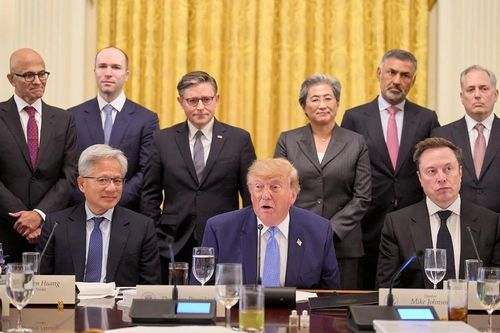 Ông Trump và loạt CEO AI ký cam kết chưa từng có trong lịch sử