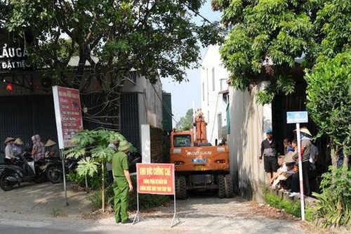 Xã Kim Anh tiếp tục cưỡng chế dỡ bỏ các công trình vi phạm trật tự xây dựng, đất đai