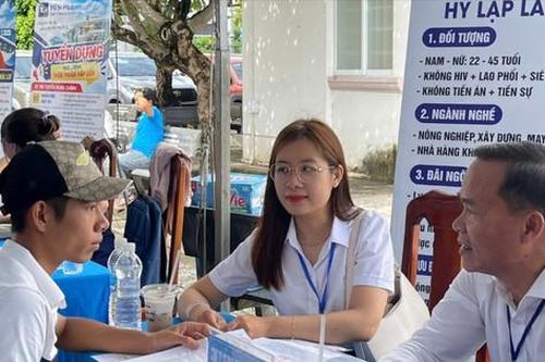 Hơn 173.600 hồ sơ đề nghị hưởng trợ cấp thất nghiệp