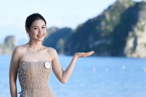 Các cô gái Hoa hậu Việt Nam giữa biển trời Vân Đồn