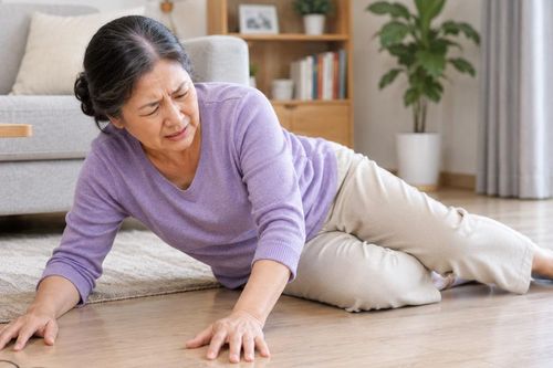 3 bài tập giúp giảm nguy cơ té ngã, bảo vệ xương sau tuổi 60