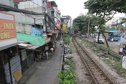 Những mái nhà trong ngõ nhỏ ở Định Công trước ngày di dời để mở đường trục Quốc lộ 1A mới