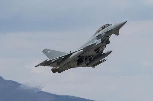 Chiến đấu cơ F-35 Mỹ gặp thách thức từ Typhoon châu Âu