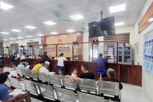 Từ hôm nay, 1/10: HĐND thành phố được quyết định biên chế cán bộ công chức và chính sách thu nhập