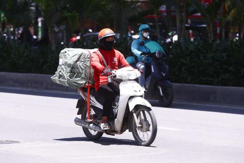 Ngày 1/10: Miền Bắc tiếp tục nắng nóng, miền Nam mưa to cục bộ
