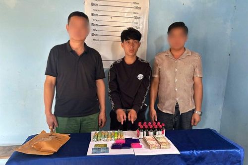 Bắt giữ 2 đối tượng mua bán hàng nghìn viên ma túy
