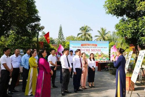 Triển lãm về hành trình tìm đường cứu nước của Chủ tịch Hồ Chí Minh