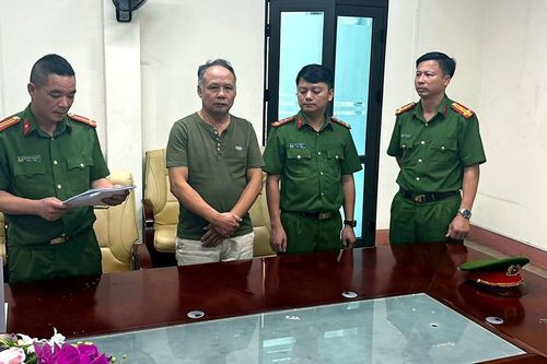 Bắt tạm giam nguyên công chức thuế ở Lào Cai