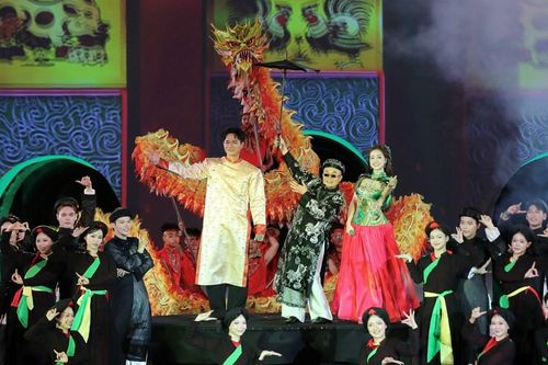 NSƯT Xuân Hinh, Đức Phúc, Hòa Minzy khuấy động sân khấu khai mạc Lễ hội Văn hóa thế giới tại Hà Nội 2026