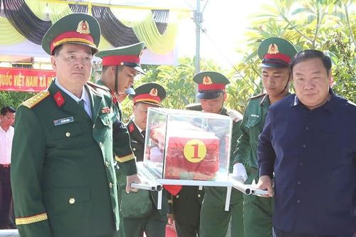 Sơn La tổ chức trang trọng lễ viếng và truy điệu, an táng 2 liệt sĩ