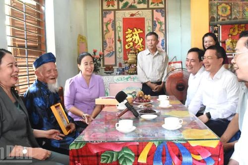 Phó Chủ tịch nước Võ Thị Ánh Xuân thăm, chúc thọ người cao tuổi tại Đà Nẵng