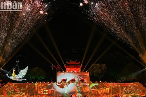 [Ảnh] Rực rỡ đêm khai mạc 'Lễ hội Văn hóa thế giới tại Hà Nội lần thứ hai 2026'