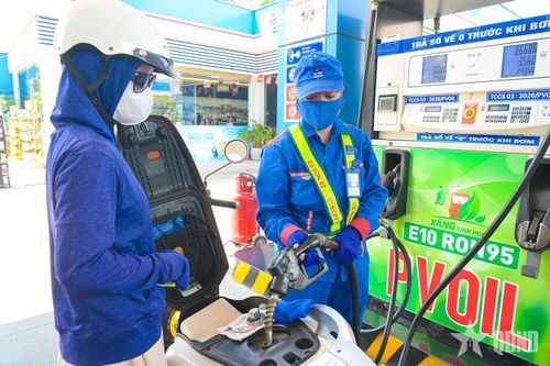 Đề xuất doanh nghiệp tự quyết giá xăng dầu