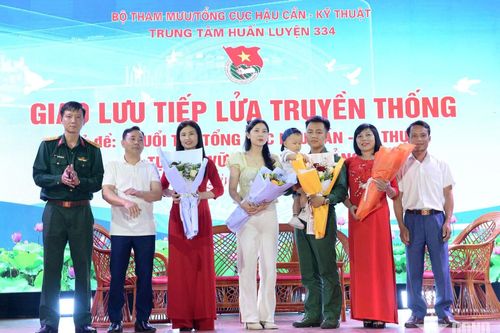 Phía sau mỗi người lính là một gia đình yêu thương