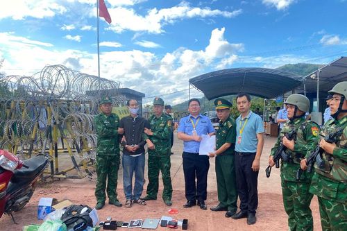 Điện Biên: Bàn giao đối tượng nhập cảnh trái phép