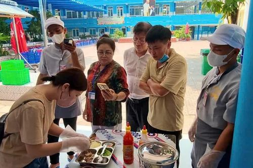 Công khai số điện thoại hiệu trưởng để tiếp nhận phản ánh lạm thu, dạy thêm