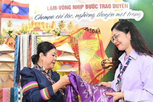 Tuần lễ sản phẩm Việt - Lào: Giới thiệu hơn 100 sản phẩm của 2 nước