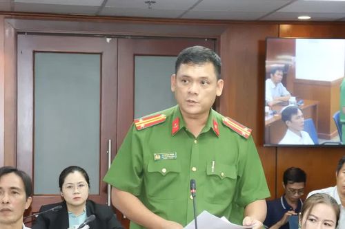 Chấn chỉnh tình trạng ùn tắc giao thông trước cổng trường