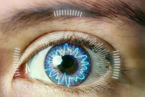 Phát triển phương pháp mới trị khúc xạ mắt không mổ cũng không bắn laser