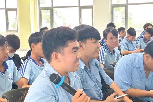 Xóa khoảng cách từ chính sách đến thiết bị nghề