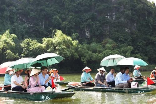 Lan tỏa di sản Ninh Bình tới bạn bè quốc tế