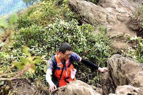 'Bước chân trên mây': Đi để vượt giới hạn, trở về để ngòi bút giàu thêm chất liệu