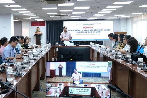 Công an TP HCM nêu 4 nguyên nhân tình trạng tái lấn chiếm vỉa hè trước cổng trường
