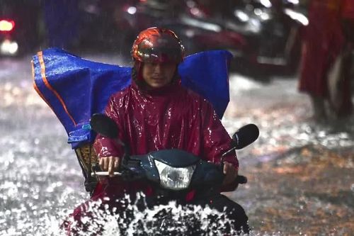 Chuyên gia lý giải TP.HCM và Nam Bộ mưa dầm bất thường
