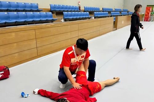 Nhìn từ ê-kíp của thần đồng điền kinh Thái Lan, nghĩ về y học thể thao Việt Nam