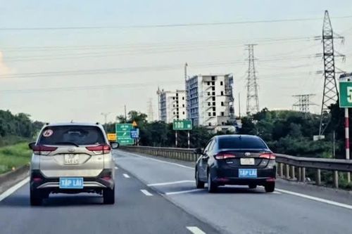 Nhiều xe tập lái trên cao tốc Hà Nội - Thái Nguyên, cảnh sát giao thông vào cuộc