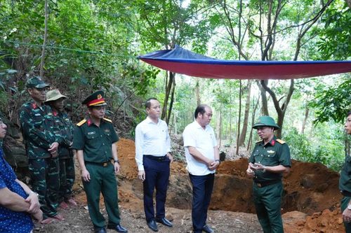 Huế khảo sát 2 vị trí nghi có mộ liệt sĩ tập thể