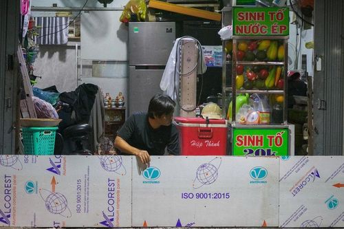 TP.HCM ngập sâu, giao thông tê liệt sau cơn mưa lớn