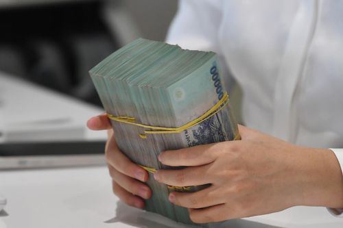 Vừa vay một tháng, doanh nghiệp lo lắng vì bị tăng lãi suất từ 10,6% lên 15,3%