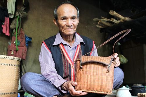 'Cuốn sổ tay sống' của làng Ca Dong