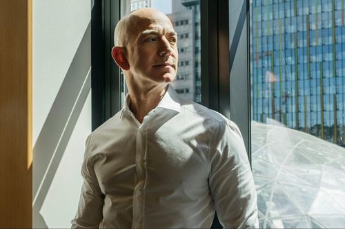 Vì sao tỷ phú Jeff Bezos yêu cầu nhân viên đọc 6 trang ghi nhớ trước cuộc họp?