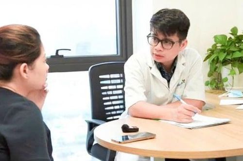 Đang đau đầu đi massage, cạo gió liệu có an toan toàn?