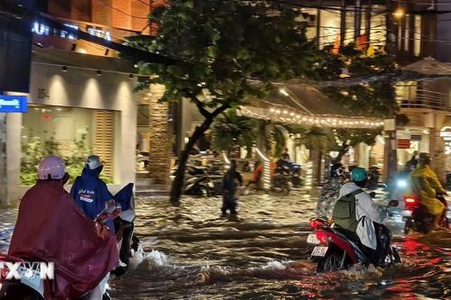 Mưa lớn làm lộ điểm nghẽn thoát nước tại Thành phố Hồ Chí Minh