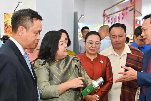 Hơn 100 sản phẩm đặc trưng Việt Nam và Lào hội tụ tại Hà Nội