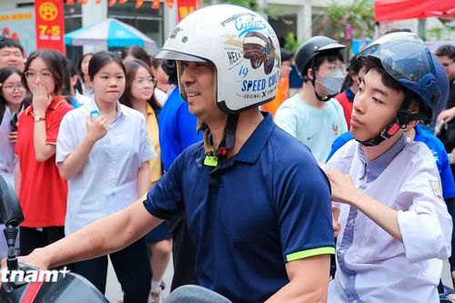TP Hồ Chí Minh: Tổ chức lại không gian đưa đón học sinh, giảm ùn tắc ở cổng trường