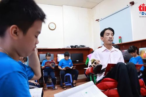 Thầy giáo Nguyễn Ngọc Lâm - Người truyền cảm hứng học tập cho trẻ em nghèo
