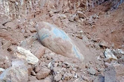 Khoanh vùng, bảo vệ khu vực phát hiện quả bom lớn