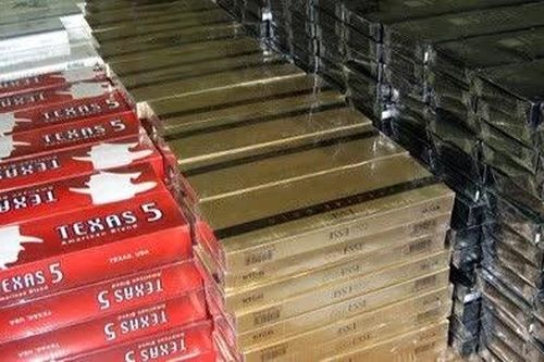 Bắt giữ đối tượng vận chuyển 2.100 cây thuốc lá nhập lậu