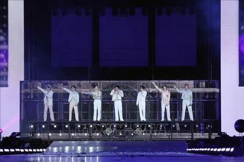 BTS lập kỷ lục doanh thu bán vé, tour thế giới có thể chạm mốc 1 tỷ USD