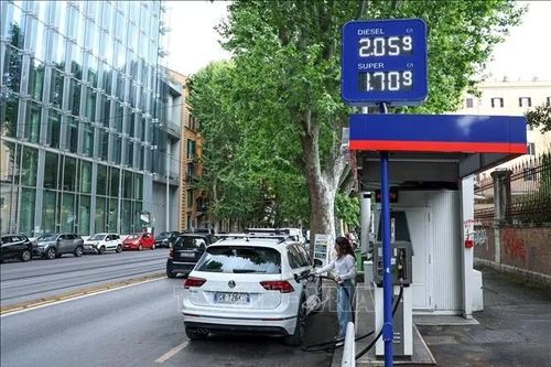 Giá dầu diesel tại EU chạm mốc kỷ lục mới do gián đoạn nguồn cung