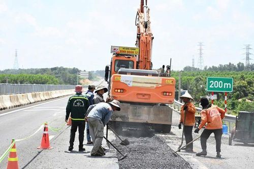 Khẩn trương xử lý lún, nứt trên cao tốc Biên Hòa - Vũng Tàu