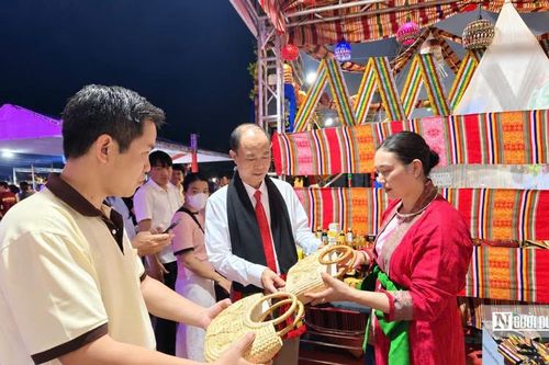 Phiên chợ vùng cao ở kinh đô Lam Kinh: Đưa văn hóa, sản vật đến với du khách, kích cầu du lịch