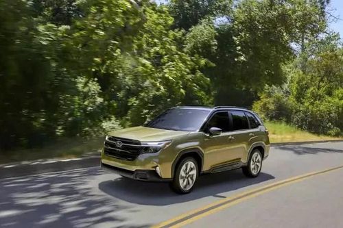 Loạt xe Hybrid đổ bộ thị trường Việt Nam dịp cuối năm