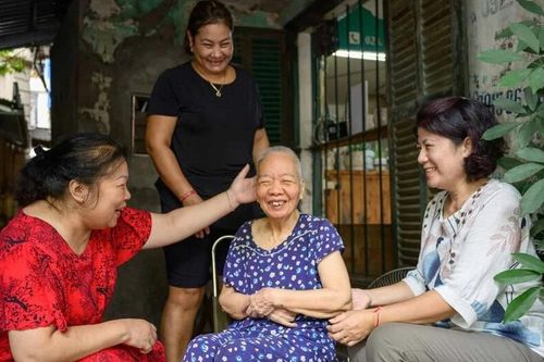 Xóa bỏ vòng luẩn quẩn lao động không công của phụ nữ trong xã hội già hóa