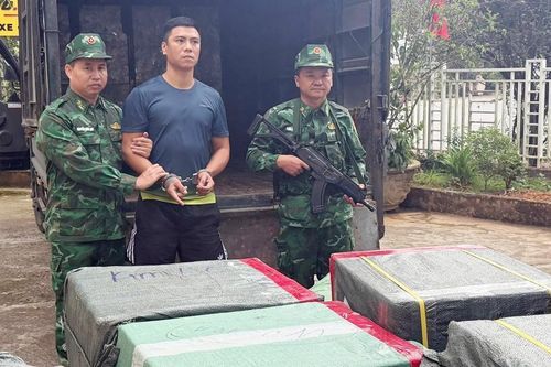 Triệt phá vụ vận chuyển 21.000 bao thuốc lá lậu từ Hà Nội đi Lào Cai